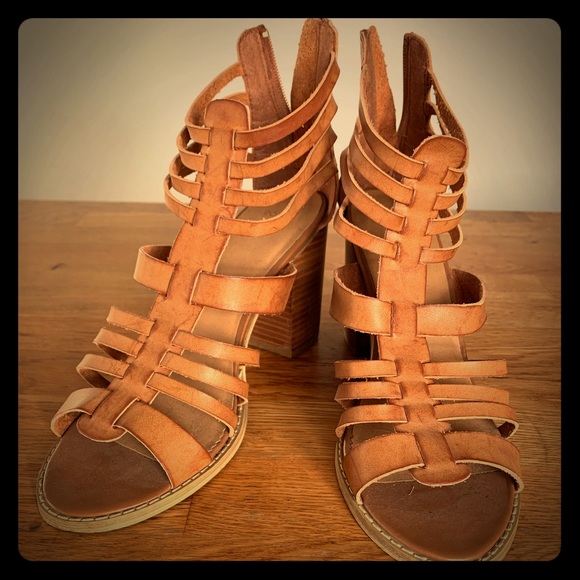 👡 Ecote almost new sandals